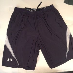 LIKE NEW UNDER ARMOR BLACK ATHLETIC SHORTS ❗️👍❗️